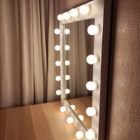 Гримерное зеркало с подсветкой лампочками для макияжа 85х75 см